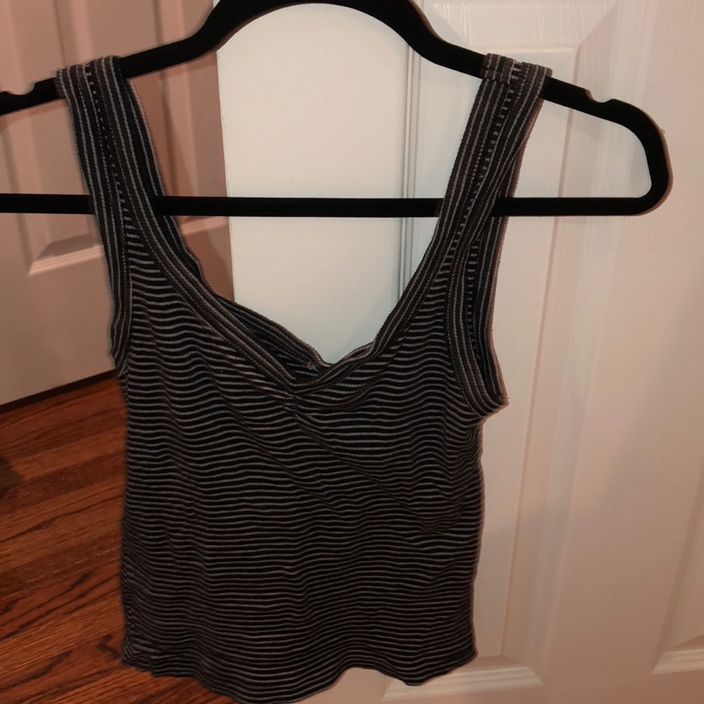 STRIPPED CROP TOP